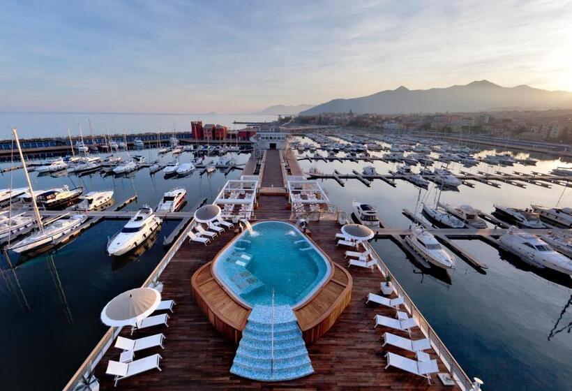 ホテル Yacht Club Marina Di Loano