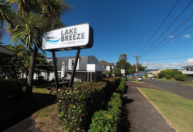 Lake Breeze Motel