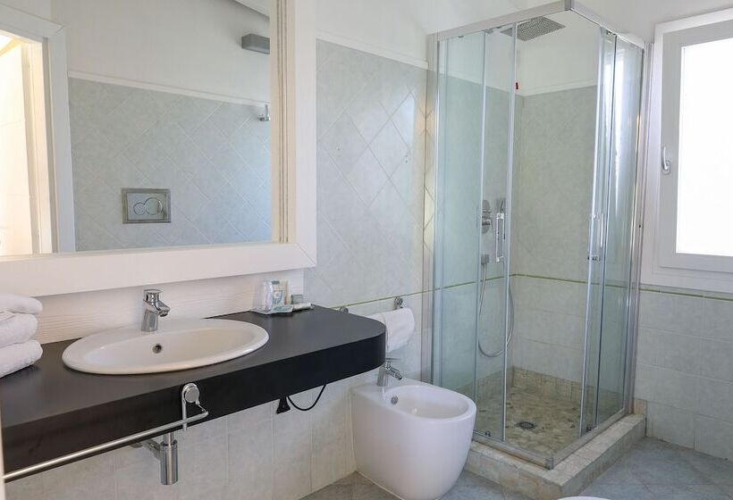Limone Beach Resort