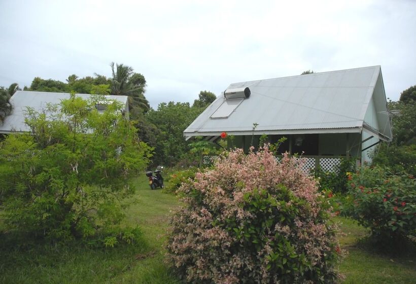 Мотель Gina's Garden Lodges