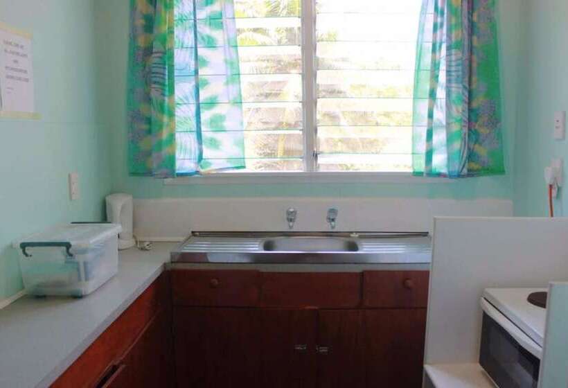 Мотель Gina's Garden Lodges