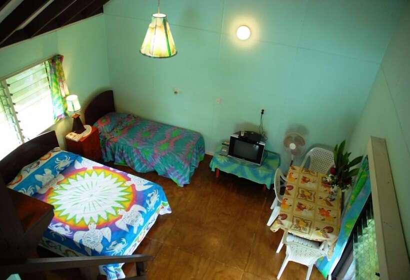 Мотель Gina's Garden Lodges