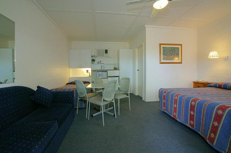 Nicholas Royal Motel  No Pets Allowed