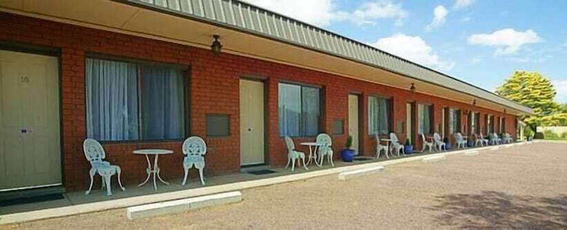 Nicholas Royal Motel  No Pets Allowed