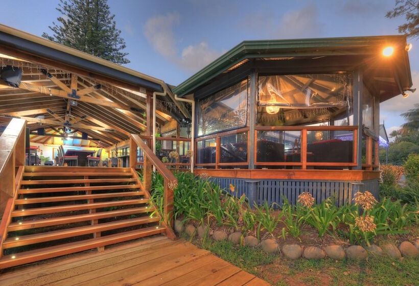 Paradise Hotel & Resort