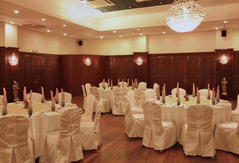 Pearle Beach Resort & Spa