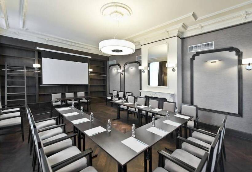 Red Baron Hotel & Restaurant