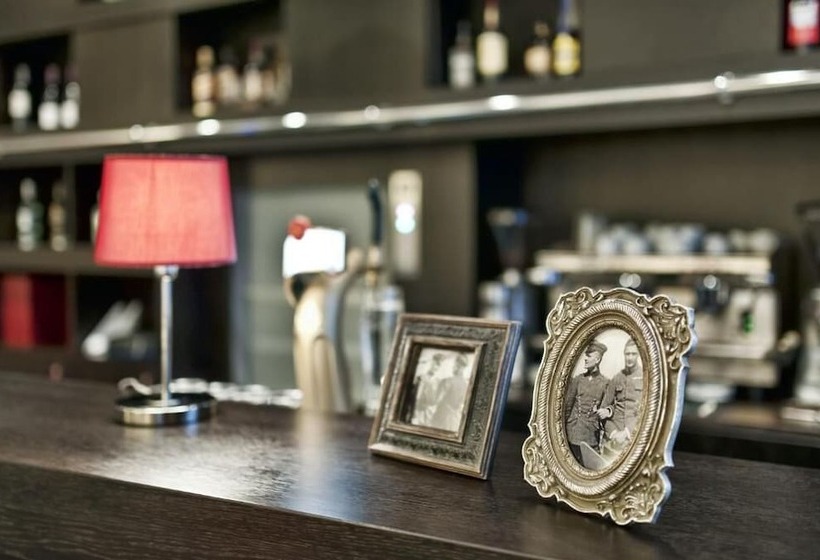 Red Baron Hotel & Restaurant