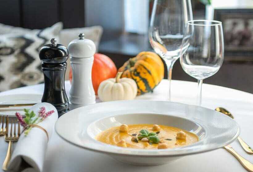 Red Baron Hotel & Restaurant