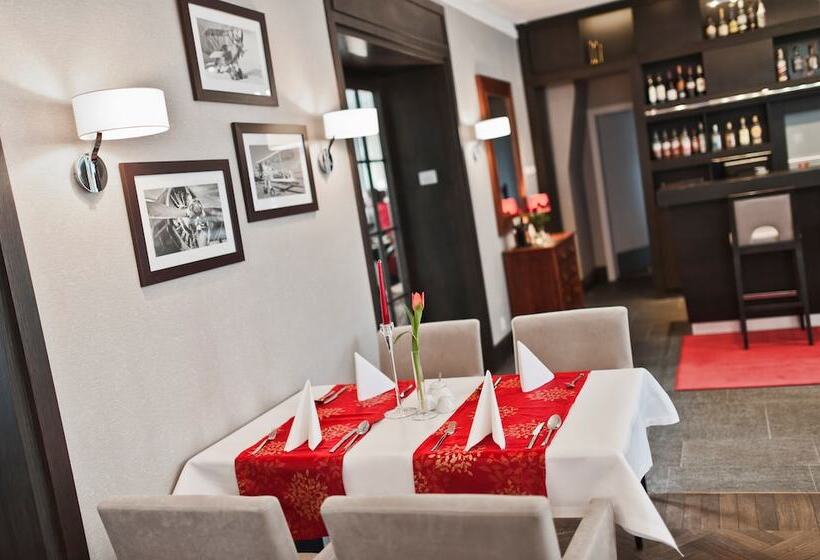 Red Baron Hotel & Restaurant