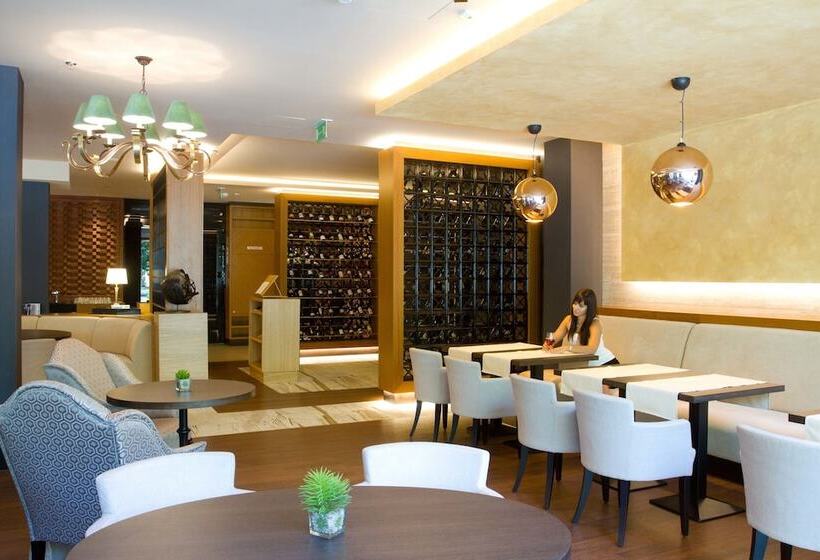 리조트 Four Points By Sheraton Kecskemét Hotel és Konferenciaközpont