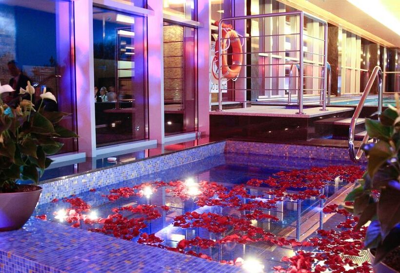 אתר נופש Four Points By Sheraton Kecskemét Hotel és Konferenciaközpont