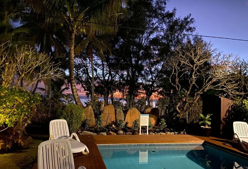 استراحتگاه The Black Pearl Beach Side Apartments