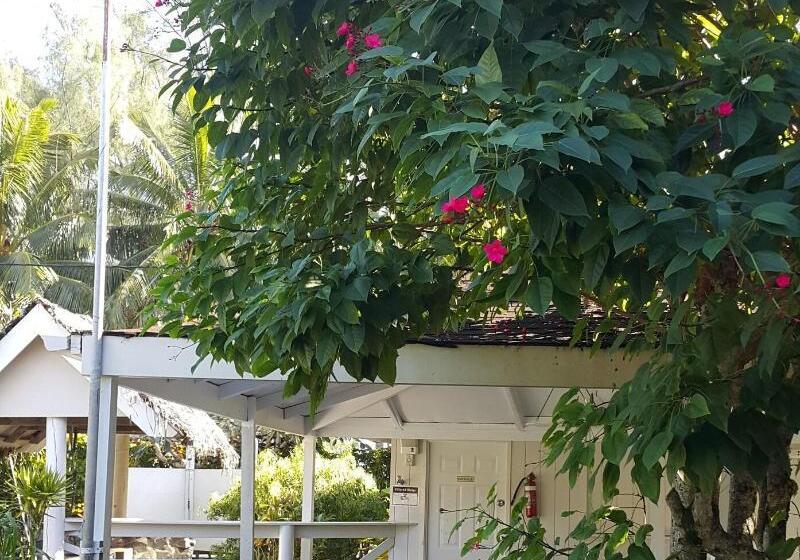 استراحتگاه The Black Pearl Beach Side Apartments