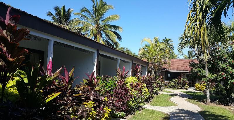 استراحتگاه The Black Pearl Beach Side Apartments