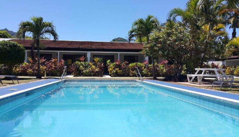 استراحتگاه The Black Pearl Beach Side Apartments