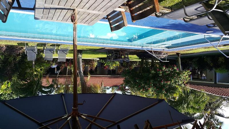 استراحتگاه The Black Pearl Beach Side Apartments