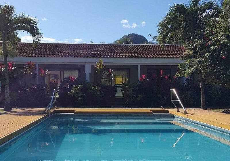 استراحتگاه The Black Pearl Beach Side Apartments