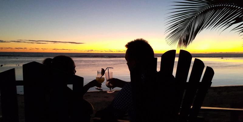 استراحتگاه The Black Pearl Beach Side Apartments