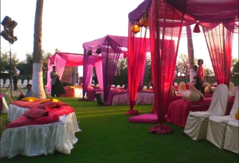 منتجع The Retreat Hotel & Convention Centre