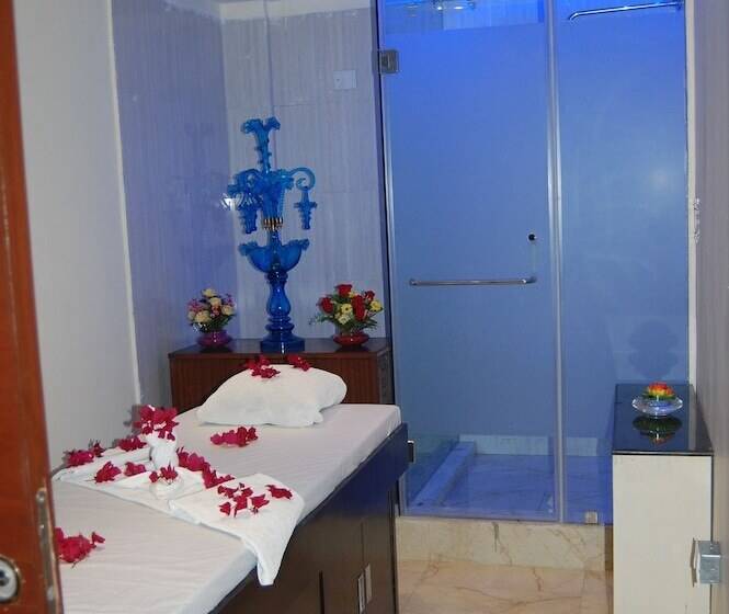 The Golden Palms Hotel And Spa