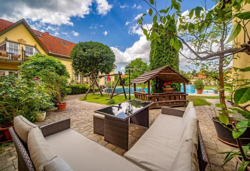 Wellness Hotel Kager Harkány