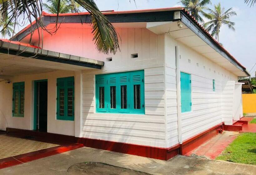 פנסיון Nadeek Guest House