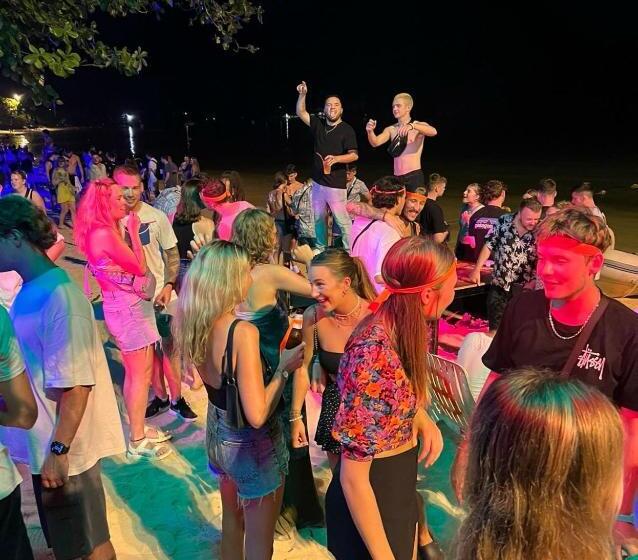 Blanco Beach Bar Hostel