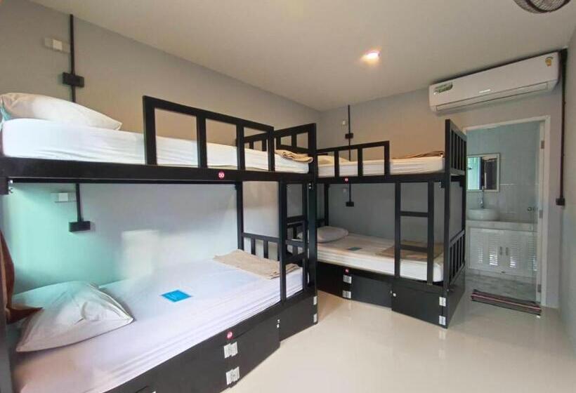 Blanco Beach Bar Hostel