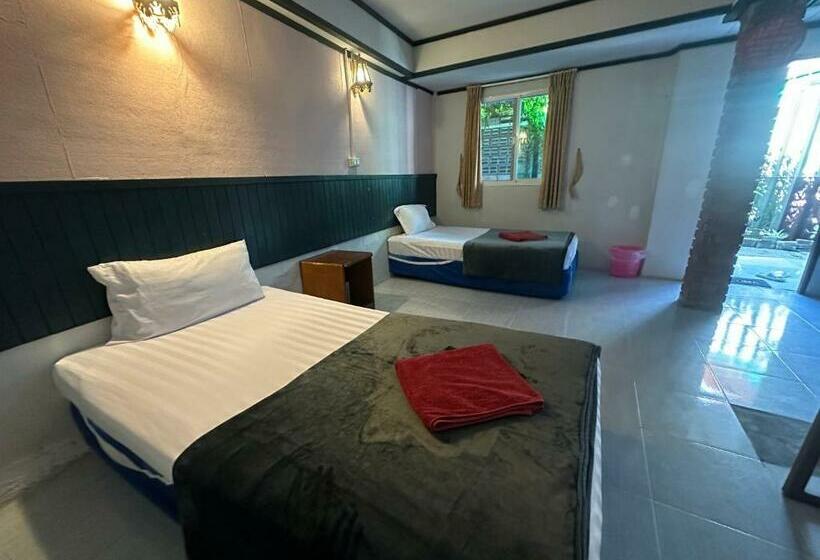 بنسيون Phiphi Film House