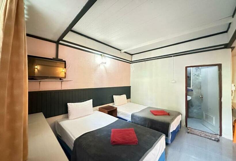 بنسيون Phiphi Film House