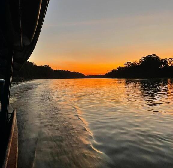 تختخواب و صبحانه Tambopata Edosikiana Lodge