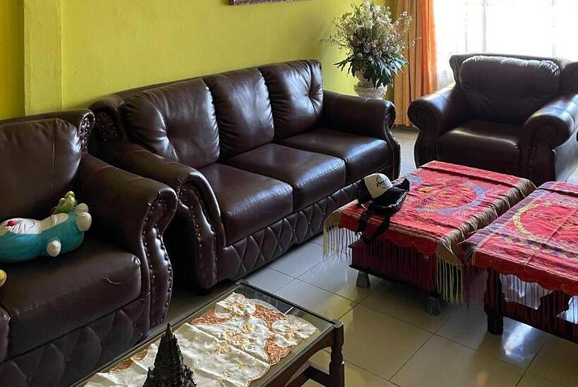 ホテル Valencia Homestay Redpartner