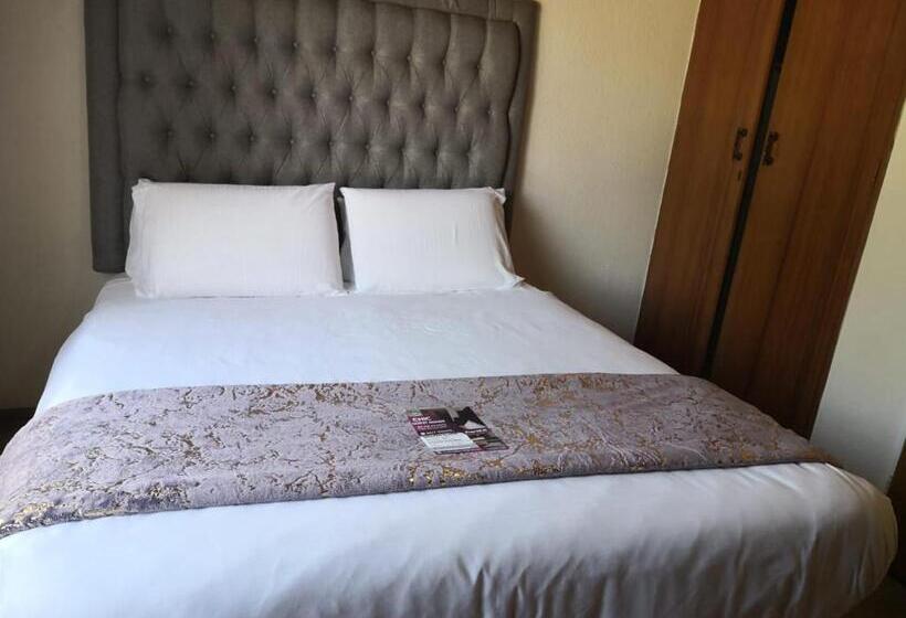 펜션 Chic Guest House & Solar System Free From Load Shedding