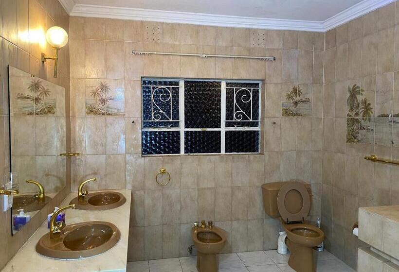 펜션 Chic Guest House & Solar System Free From Load Shedding