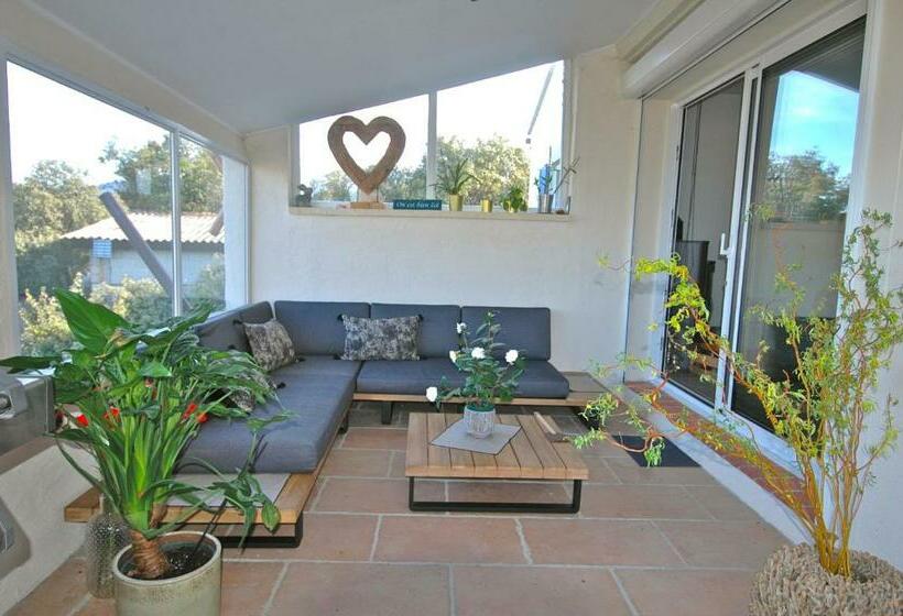 ベッドアンドブレックファースト Clos De La Bellevue