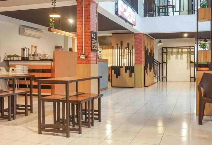 Отель Collection O 91226 M Kostel Syariah