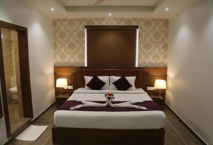 Отель Nova Pride