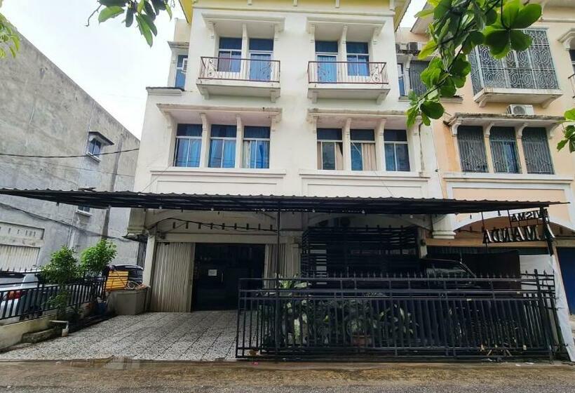 فندق Oyo 91200 Wisma Gio Amanda