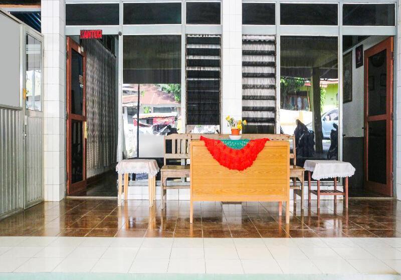 Spot On 91212 Hotel Kelimutu