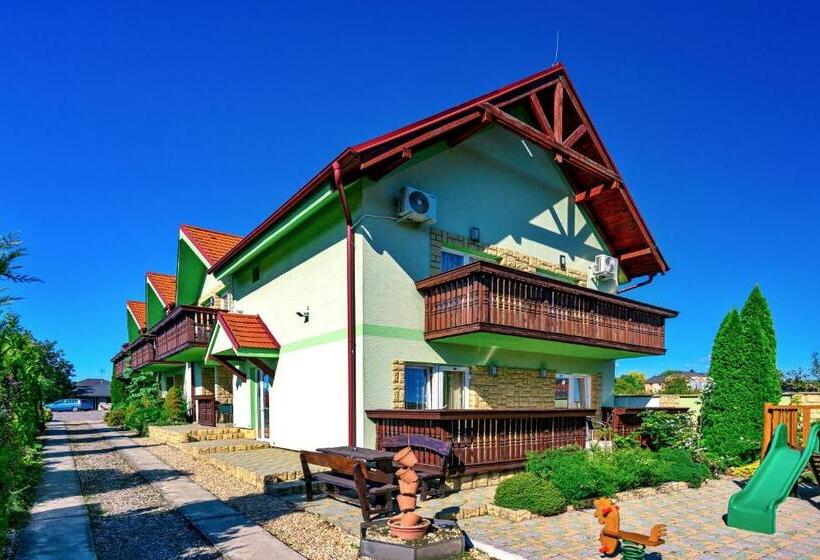 Пансион Penzión Quatro Ii 250m Od Kúpaliska