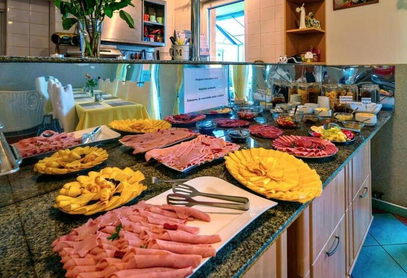 Пансион Penzión Quatro Ii 250m Od Kúpaliska