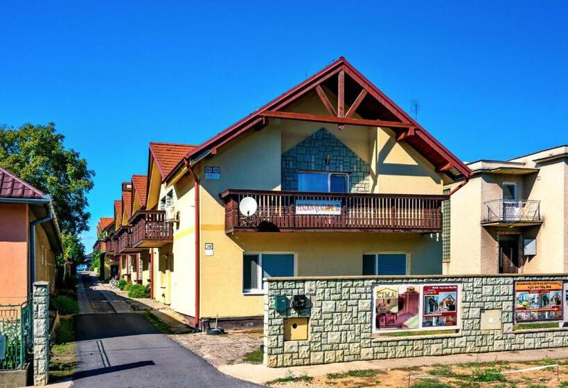 Пансион Penzión Quatro Ii 250m Od Kúpaliska
