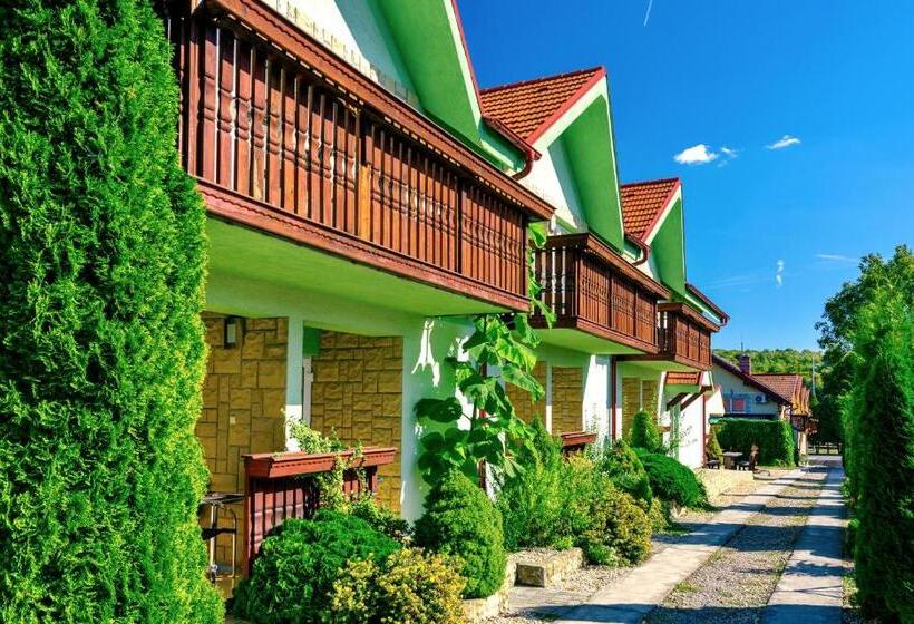 Пансион Penzión Quatro Ii 250m Od Kúpaliska