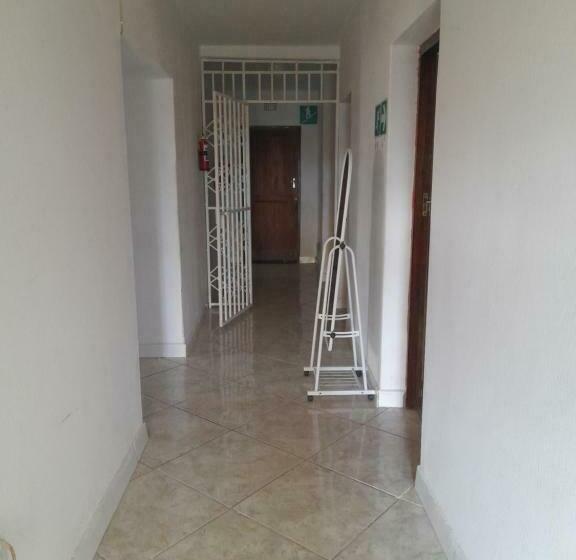 פנסיון Sunset Guesthouse   Mthatha