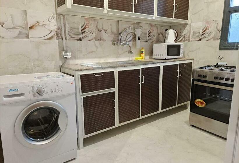 Golden Dahlia Fintas