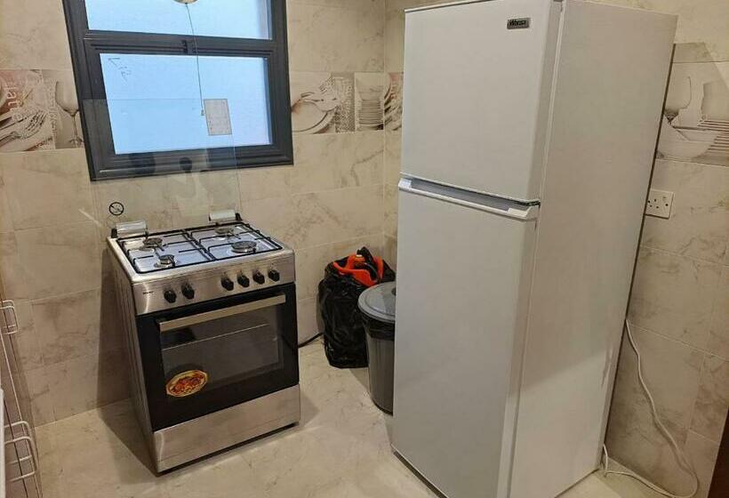 Golden Dahlia Fintas