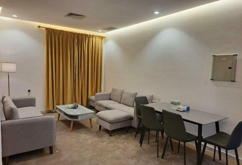 Golden Dahlia Fintas