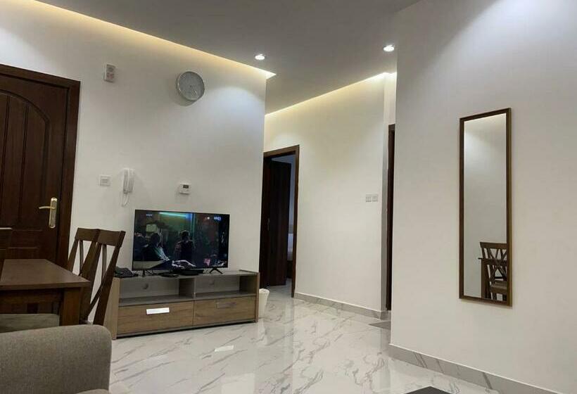 Golden Dahlia Fintas