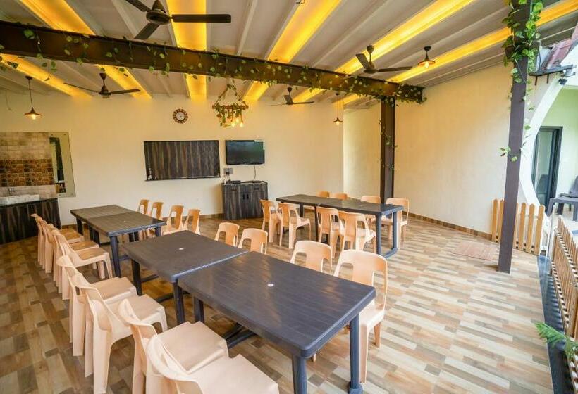 فندق Eleven Petals Resort